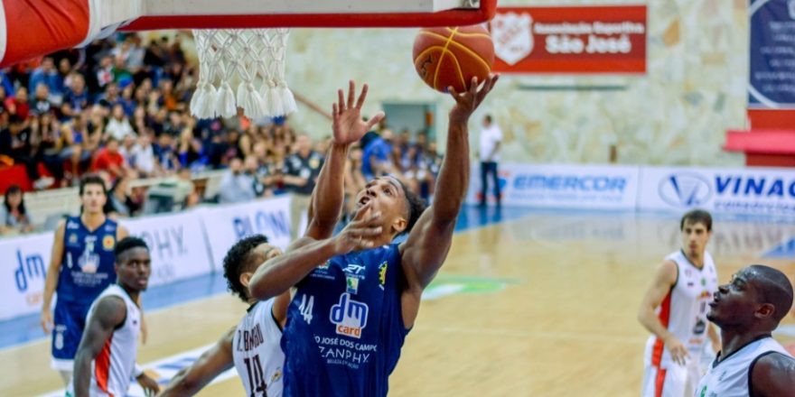 São José Basketball fecha turno diante da torcida 1