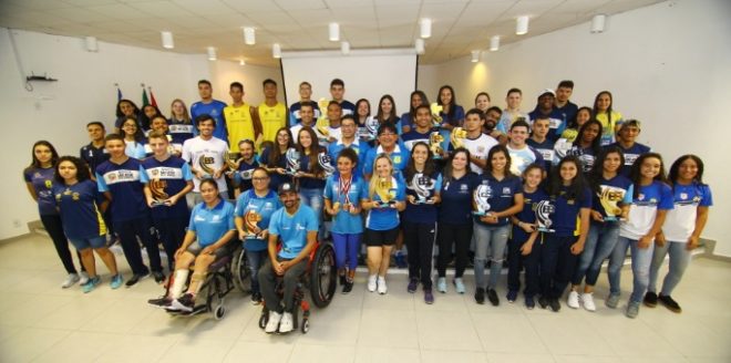 Campeões dos Abertos levam o troféu para casa 1
