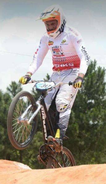 Bicricross de Jacareí emplaca três campeões 3