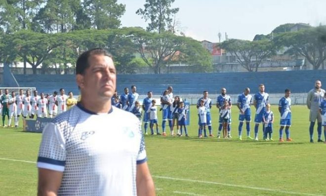 Dirigentes do Taubaté bancam técnico após goleada 1