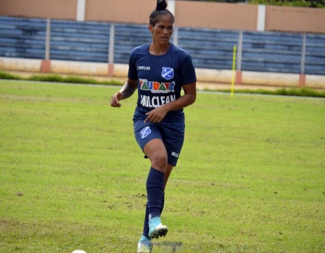 Meninas da Águia colocam estrelas na camisa 3