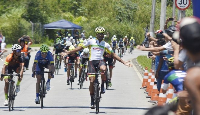 Ciclismo de Pinda faz festa na apresentação em casa 4
