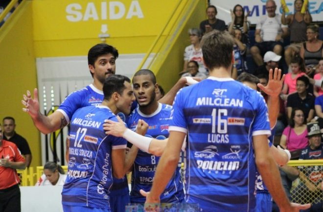 Taubaté Vôlei começa as quartas vencendo em casa 4