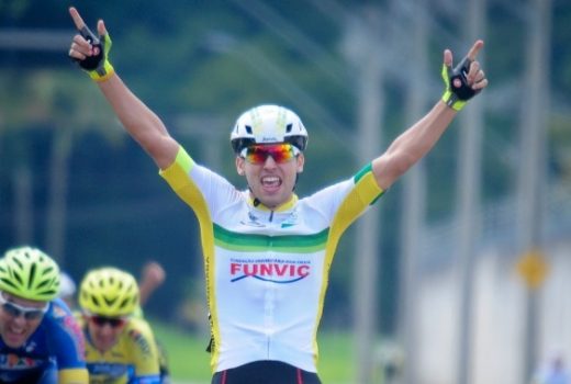 Ciclismo de Pinda domina etapa do Valeparaibano 3