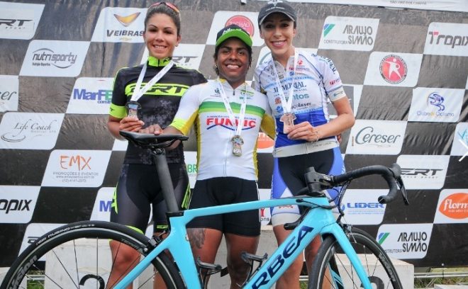 Ciclismo de Pinda domina etapa do Valeparaibano 3