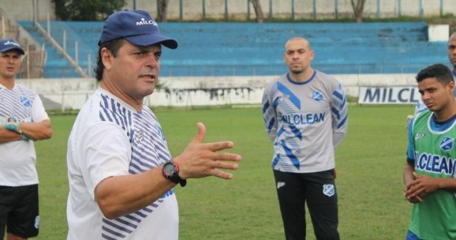 Taubaté já treina com novo técnico 1
