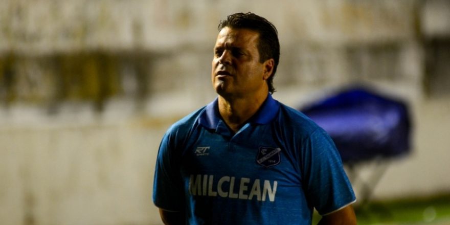 Taubaté completa a troca de técnico com MacLaren 1