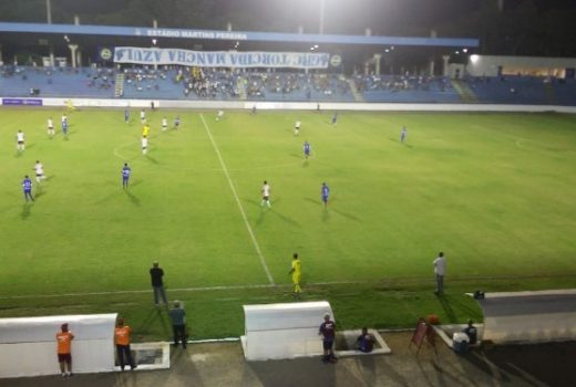 São José vence no final e sobe à primeira posição 1