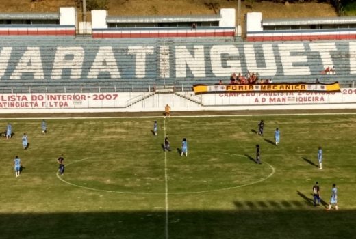 Manthiqueira vence na primeira partida em casa 15