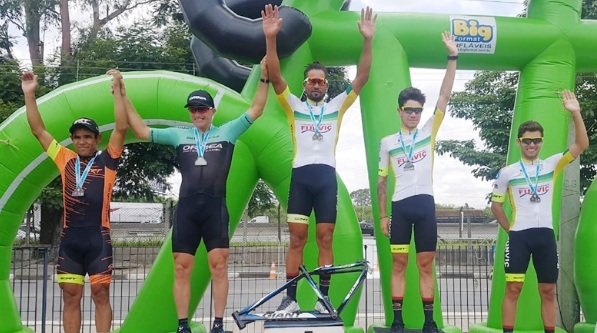 Ciclismo de Pinda vai à Volta do Uruguai 1