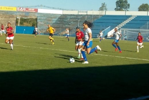 Futebol feminino teve vitória e derrota no Brasileiro 10