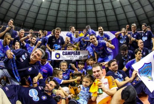 Campeão Taubaté coloca três na seleção da Superliga 12