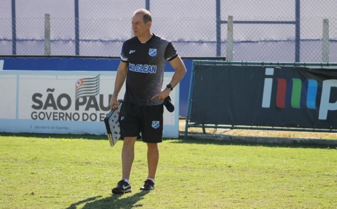 Taubaté já treina com o novo técnico 1