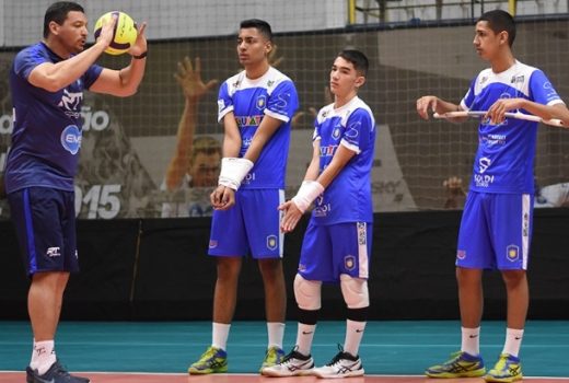 Garotos participam dos treinos do Taubaté Vôlei 6