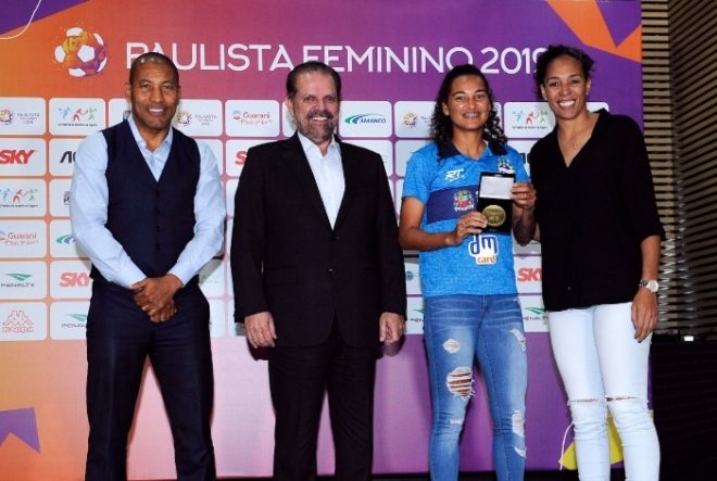 Destaque do São José feminino recebe homenagem 2