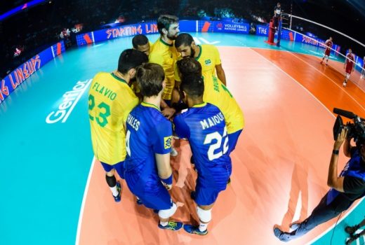 Seleção de vôlei com taubateanos tem jogo crucial 12