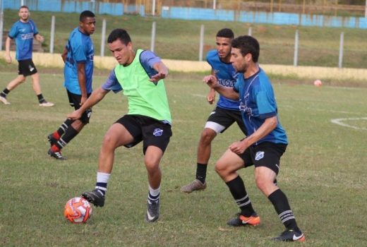 Técnico do Taubaté vai conhecendo melhor o elenco 10