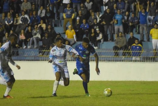 São José soma apenas um ponto na primeira em casa 9