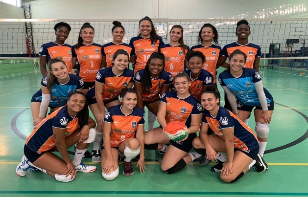Meninas do vôlei joseense têm amistoso internacional 1
