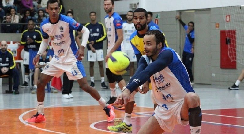 São José Vôlei tem confronto direto por posição 1