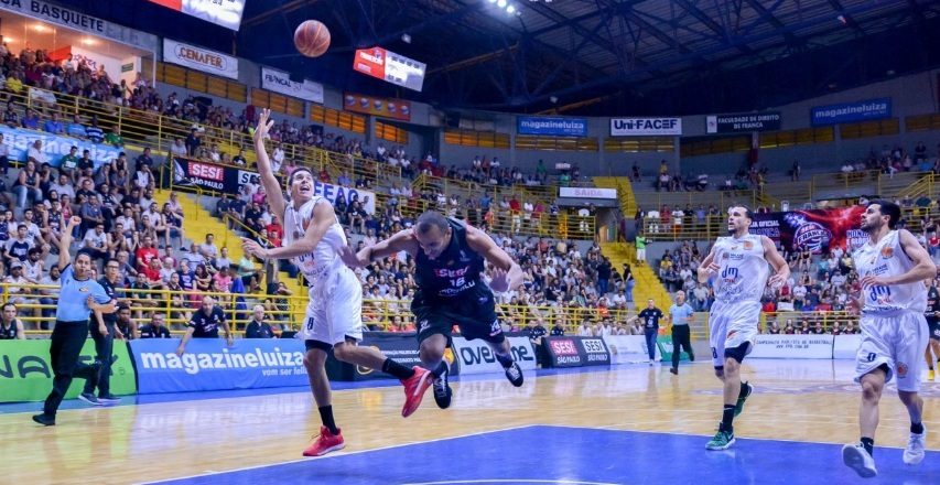 São José Basketball fica no favoritismo do Franca 1