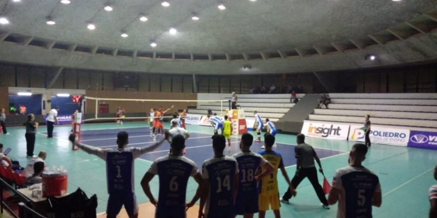 São José Vôlei comemora a primeira vitória 1