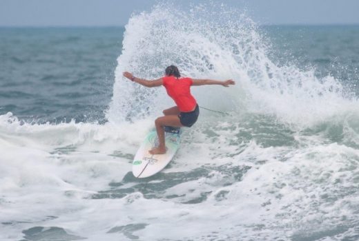Brasileiro feminino de surfe terá a líder em casa 4