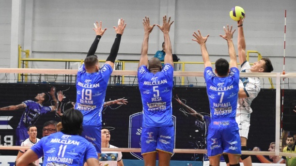 Reta final do vôlei começa com os dois times da região 1