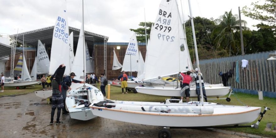 Juvenis do Mundial de Snipe já disputam em Ilhabela 1