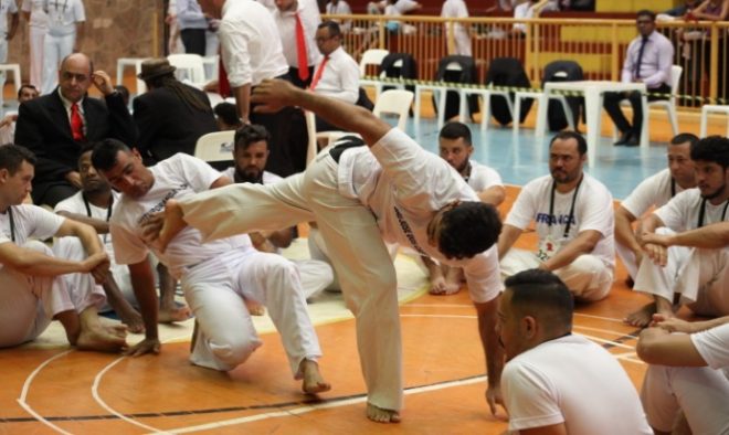 Festival de capoeira tem batismo de alunos 1
