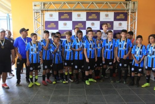 Campeões da Copa Joseense infantil comemoram 9
