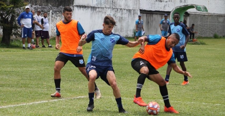 Taubaté movimenta seus dois times em único treino 1