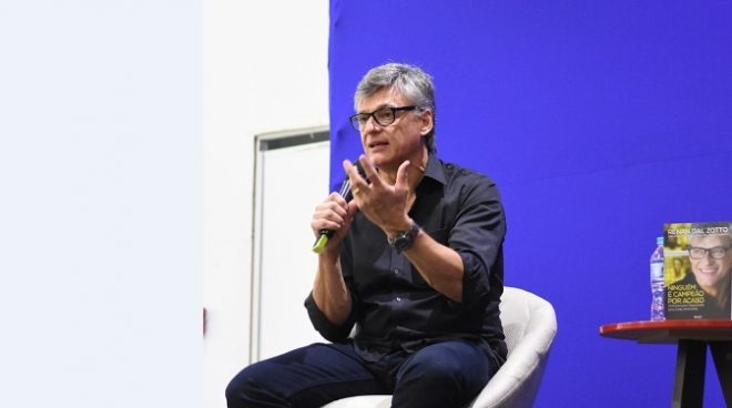 Técnico do líder Taubaté Vôlei apresentou livro 1