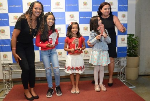 Natação do Intercentros entrega 120 troféus 10