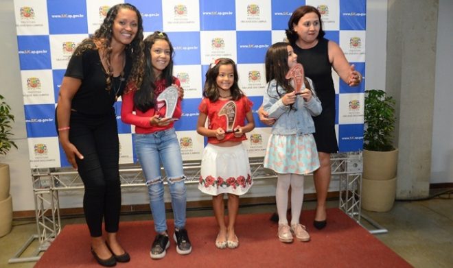 Natação do Intercentros entrega 120 troféus 1