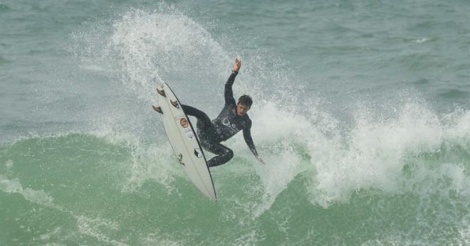 Ubatauba terá definição de campeões no surfe 1