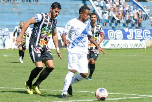 Taubaté marca nos acréscimos e vence de virada 8