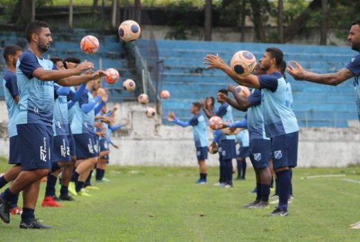 Taubaté defende liderança na segunda em casa 17