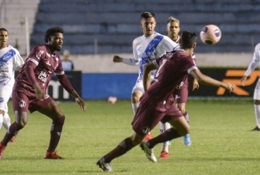 Taubaté perde na estreia do novo técnico 11