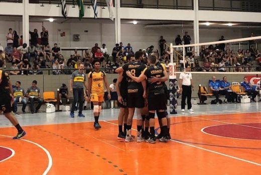 São José Vôlei perde para líder na primeira em casa 13