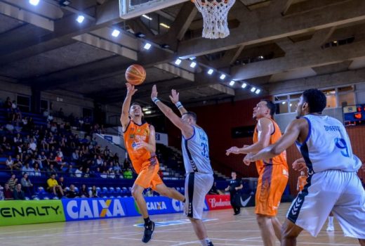 São José Basketball vira e vence em São Paulo 11