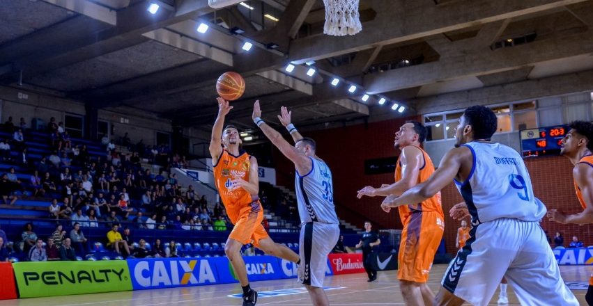São José Basketball vira e vence em São Paulo 1