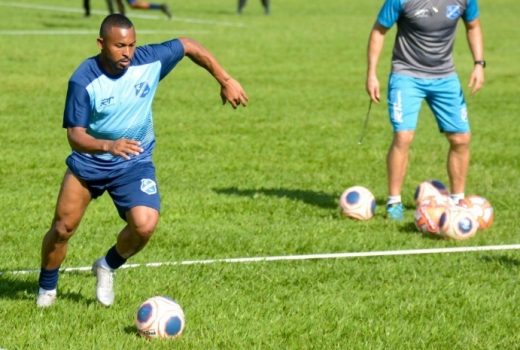 Taubaté defende posição diante da torcida 16