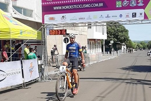 Ciclista da equipe Taubaté vence prova no Paraná 11