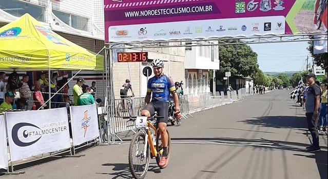 Ciclista da equipe Taubaté vence prova no Paraná 1