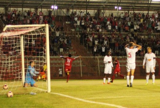 Time desiste de esperar a volta do campeonato 13