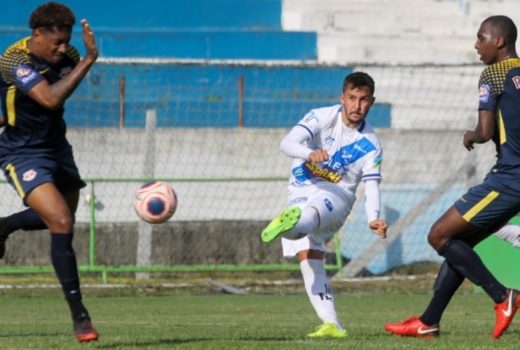 Taubaté vence e vira líder na retomada do campeonato 13