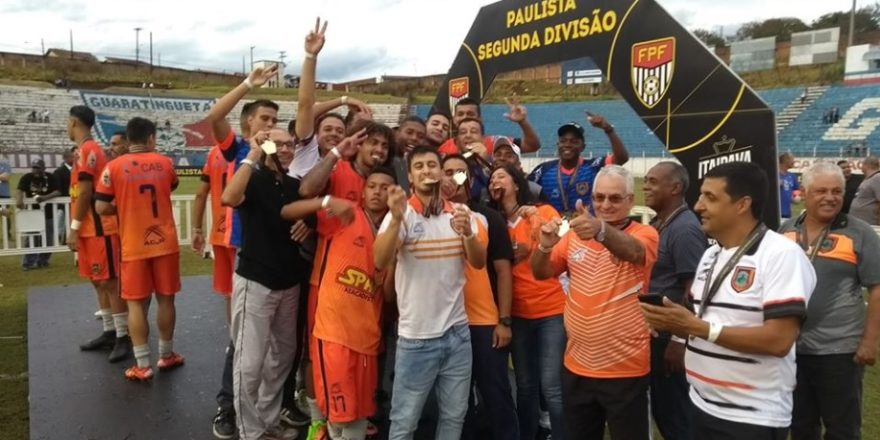 Manthiqueira espera diretrizes comemorando aniversário 1