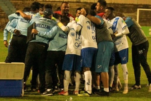 Taubaté vai fechando a conta após eliminação 9