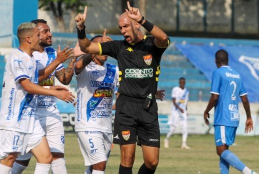 Taubaté formaliza protesto contra a arbitragem 18